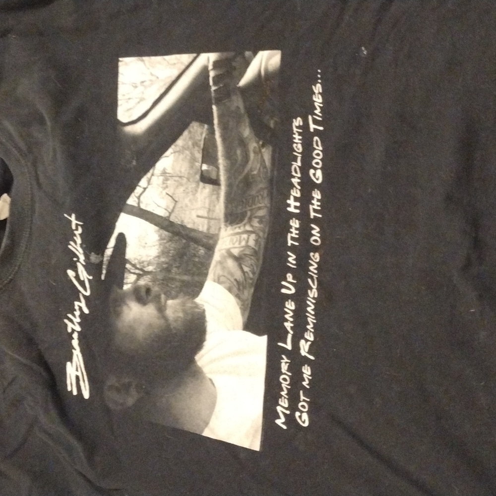 A 2xl Gildan tshirt